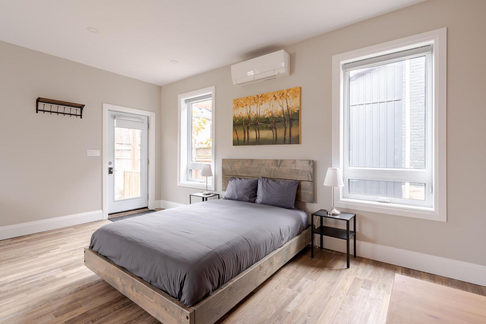 Entire Bachelor Unit En-Suite Across From Google - Br3 Kitchener Bagian luar foto